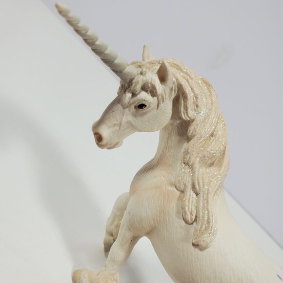 2004 Schleich White Unicorn Glitter Sparkle Mane And Tail Figurine 4 Inches - Picture 9 of 15